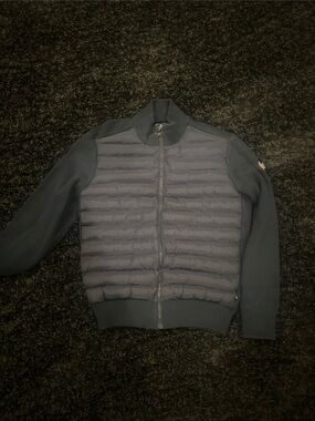 Men's Quilted Navy Puffer Jacket with Knit Sleeves